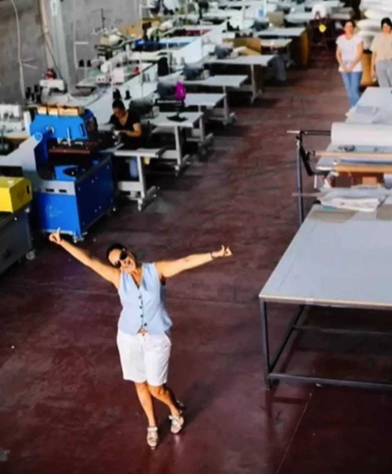 Ünlü Sanatçı Hülya Avşar’dan Şaşırtan Hamle 6 Unlu Sanatci Hulya Avsardan Sasirtan Hamle 7