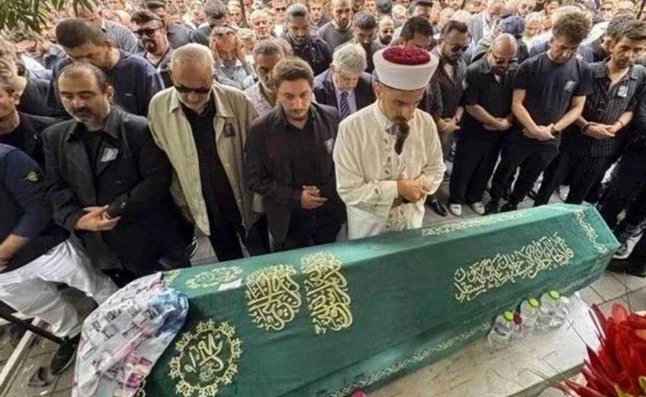 Ünlü Sanatçının Ölümü: Anne-Kızın Son Mesajları Şok Etti 2 Unlu Sanatcinin Olumu Anne Kizin Son Mesajlari Sok Etti 3