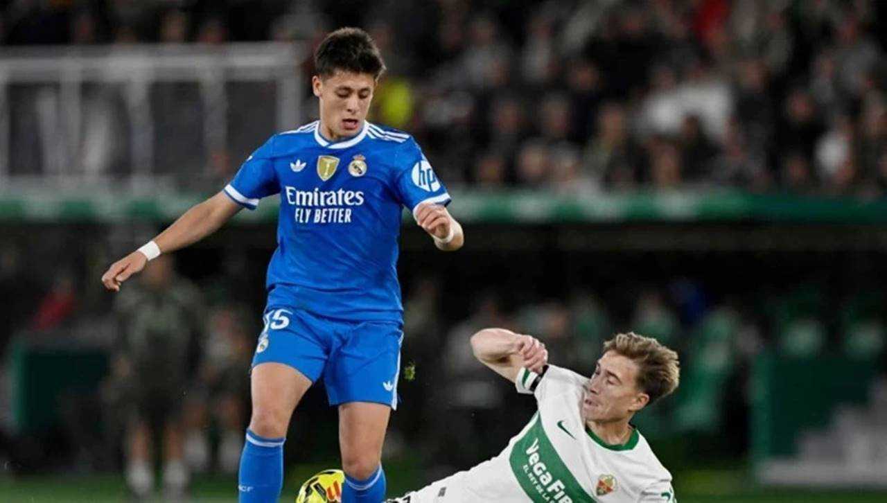 Arda Güler’den Sevgilisiyle Büyüleyici Noel Kaçamağı 1 Arda Gulerden Sevgilisiyle Buyuleyici Noel Kacamagi 1
