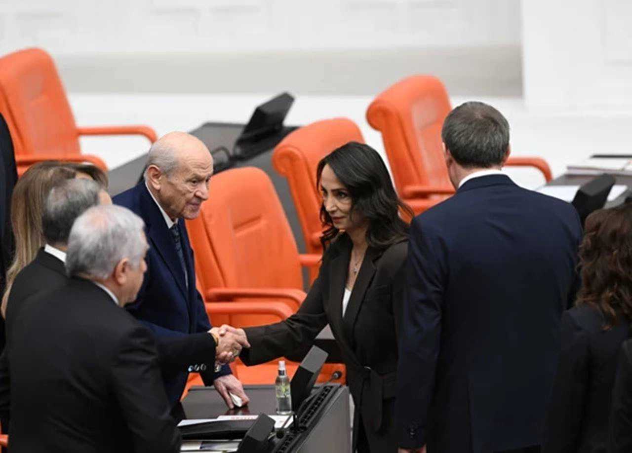 Bahceliden Sicak Jest DEM Parti Liderlerine Cay Daveti 2