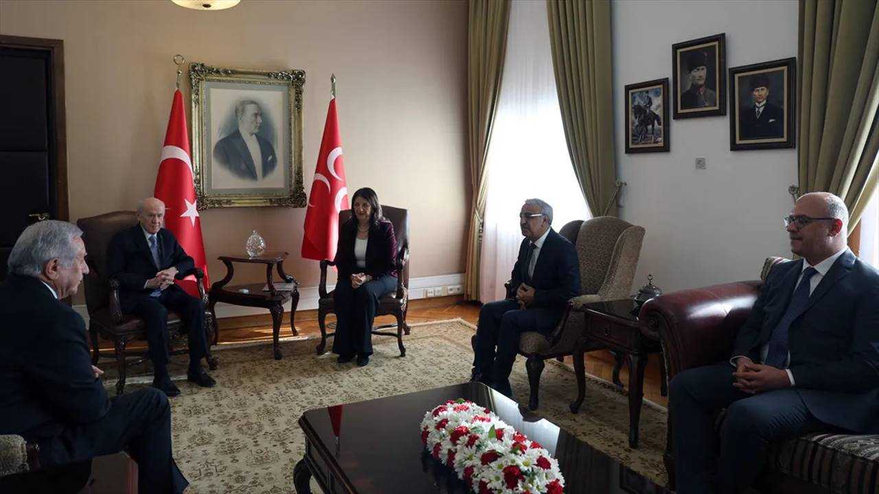 Bahçeli–DEM Heyeti Görüşmesinde Yeni Aşama Mesajı 3 Bahceli–DEM Heyeti Gorusmesinde Yeni Asama Mesaji 4