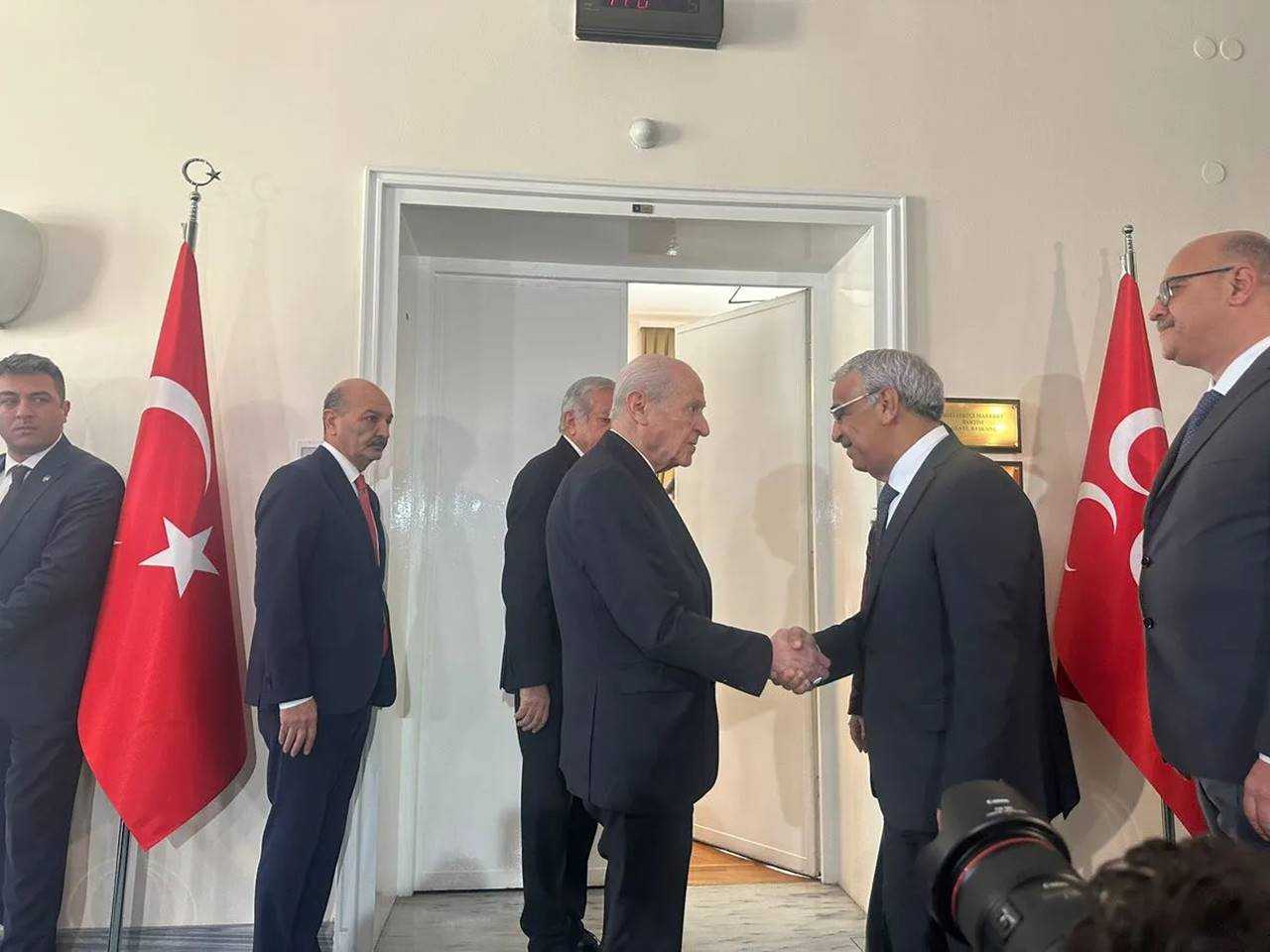 Bahçeli–DEM Heyeti Görüşmesinde Yeni Aşama Mesajı 5 Bahceli–DEM Heyeti Gorusmesinde Yeni Asama Mesaji 6
