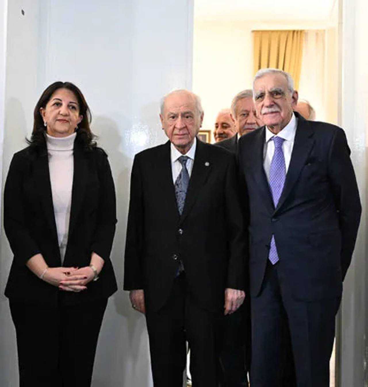 DEM Heyetinden Bahçeli ve Babacan’a Kritik Ziyaret 2 DEM Heyetinden Bahceli ve Babacana Kritik Ziyaret 3