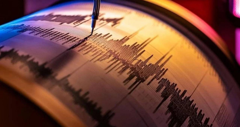 Gece Yarısı Panik: Sındırgı Depremi Hissedildi