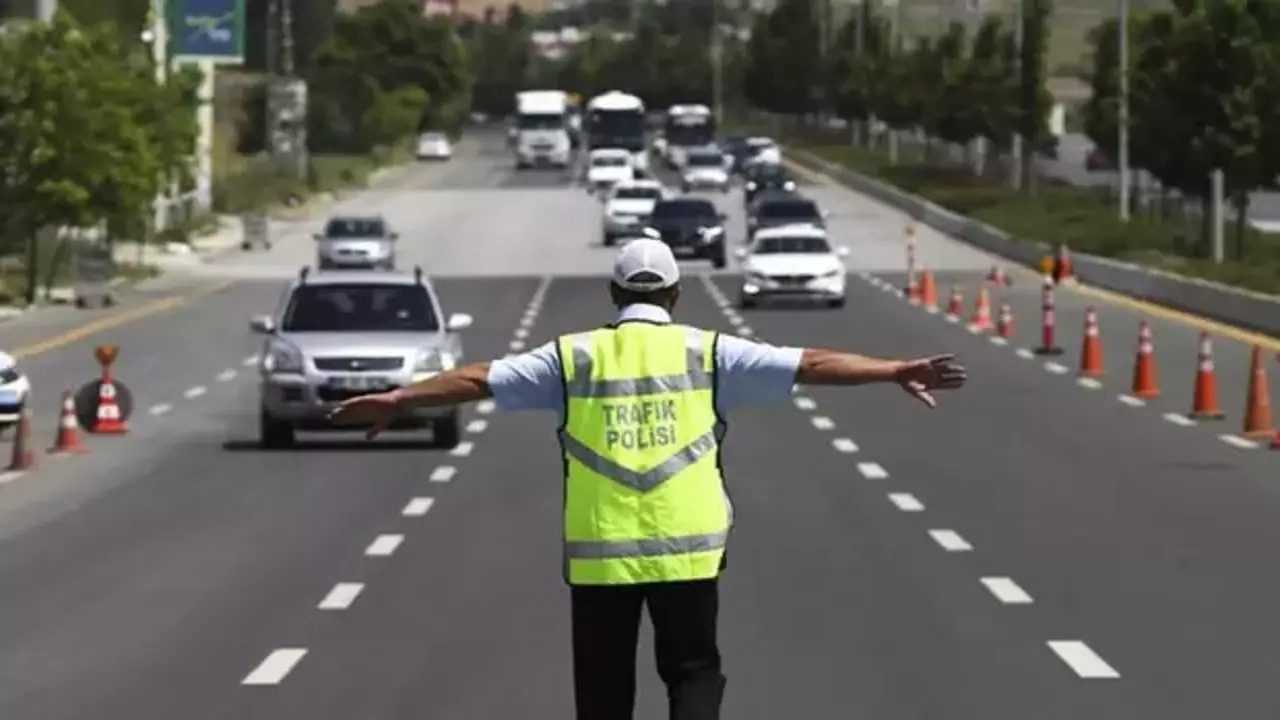 İstanbul’da Yılbaşı Alarmı: Cadde ve Sokaklar Trafiğe Kapalı 3 Istanbulda Yilbasi Alarmi Cadde ve Sokaklar Trafige Kapali 4