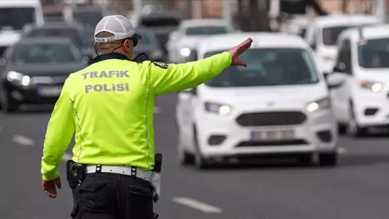 İstanbul’da Yılbaşı Alarmı: Cadde ve Sokaklar Trafiğe Kapalı 6 Istanbulda Yilbasi Alarmi Cadde ve Sokaklar Trafige Kapali 7