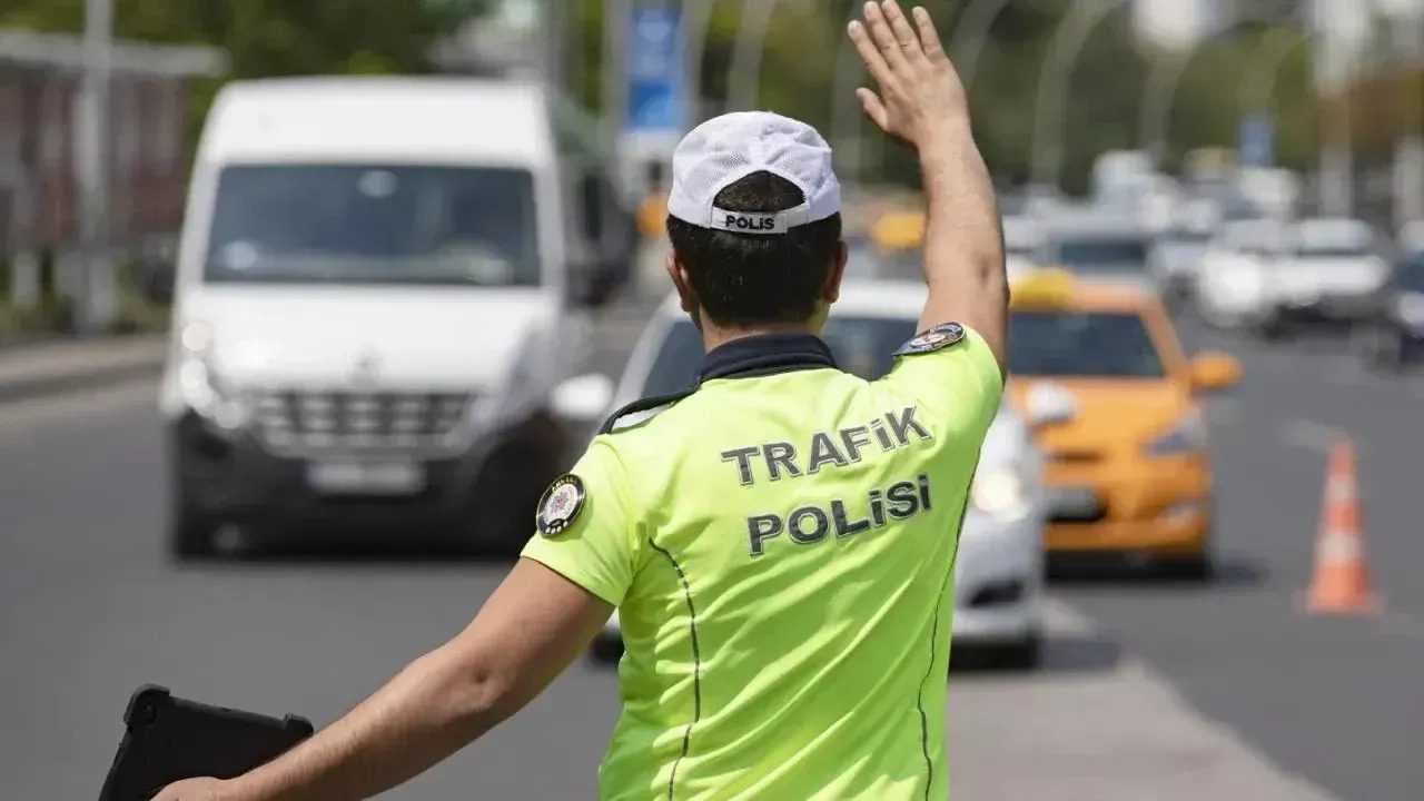 İstanbul’da Yılbaşı Alarmı: Cadde ve Sokaklar Trafiğe Kapalı 7 Istanbulda Yilbasi Alarmi Cadde ve Sokaklar Trafige Kapali 8
