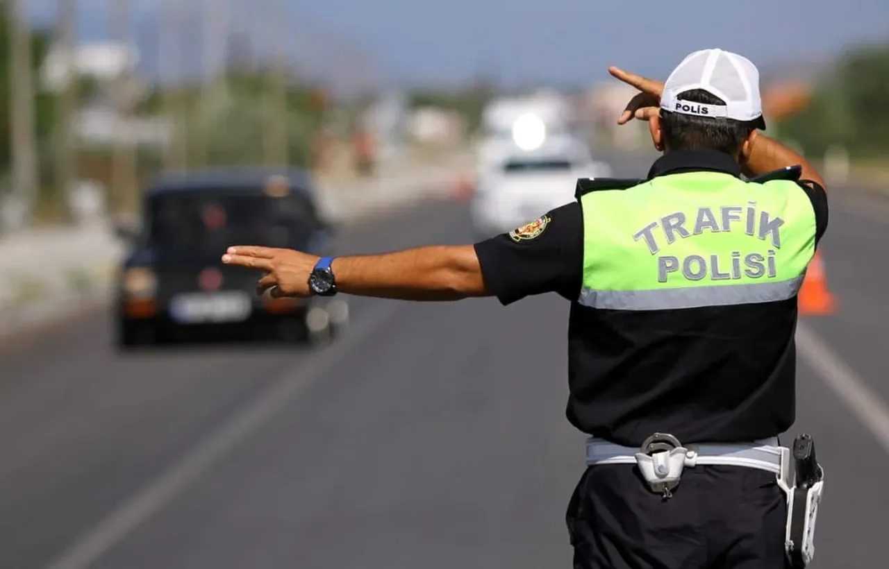 İstanbul’da Yılbaşı Alarmı: Cadde ve Sokaklar Trafiğe Kapalı 8 Istanbulda Yilbasi Alarmi Cadde ve Sokaklar Trafige Kapali 9