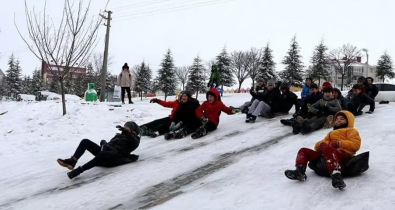 Kar Alarmı: Sıcaklık Çakılıyor, Okullar Tatil Ediliyor