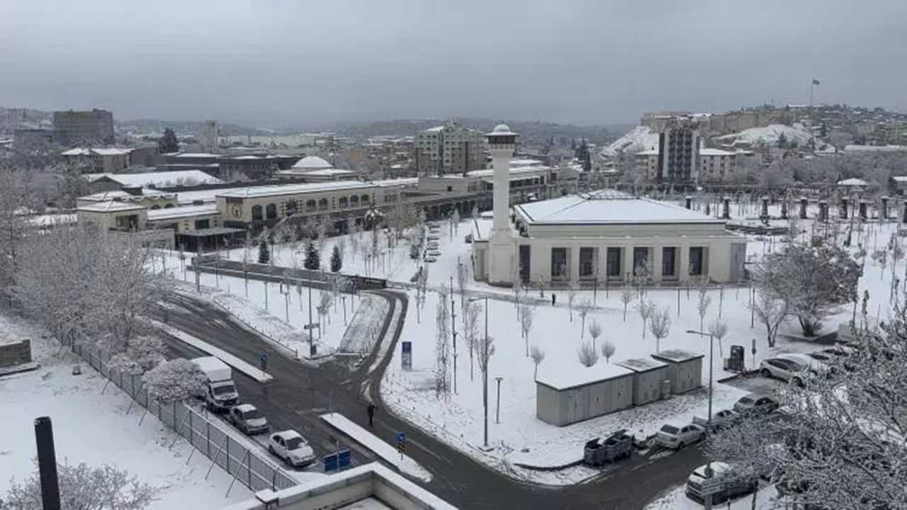Kar Alarmı: Sıcaklık Çakılıyor, Okullar Tatil Ediliyor 6 Kar Alarmi Sicaklik Cakiliyor Okullar Tatil Ediliyor 7