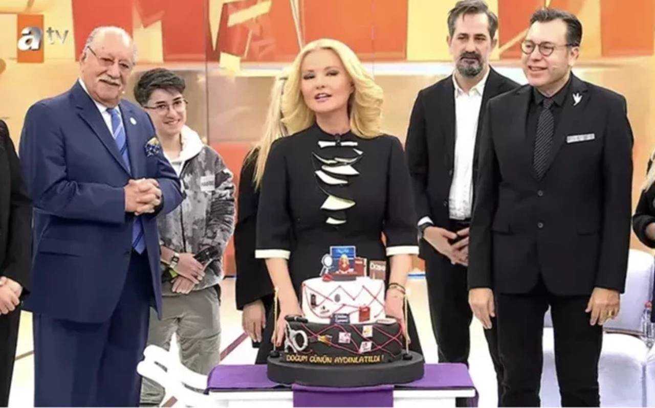 Müge Anlı’nın Doğum Gününde Altın Sürprizi 2 Muge Anlinin Dogum Gununde Altin Surprizi 3