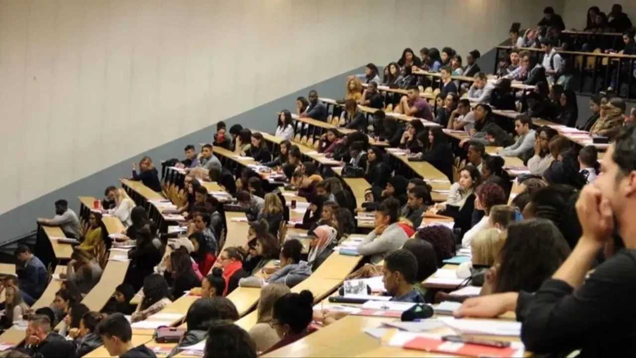 Üniversitelerde Dönüm Noktası: Lisans Eğitimi 3 Yıla İniyor 2 Universitelerde Donum Noktasi Lisans Egitimi 3 Yila Iniyor 3