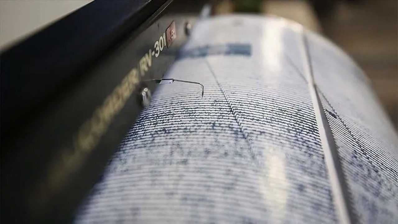 Balıkesir Sındırgı’da Gece Yarısı Korkutan Deprem 2 Balikesir Sindirgida Gece Yarisi Korkutan Deprem 3