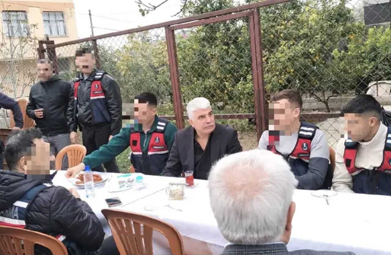 Cenazede Olağanüstü Önlem: Uçmak Cezaevinden İzinli Çıktı 1 Cenazede Olaganustu Onlem Ucmak Cezaevinden Izinli Cikti 2