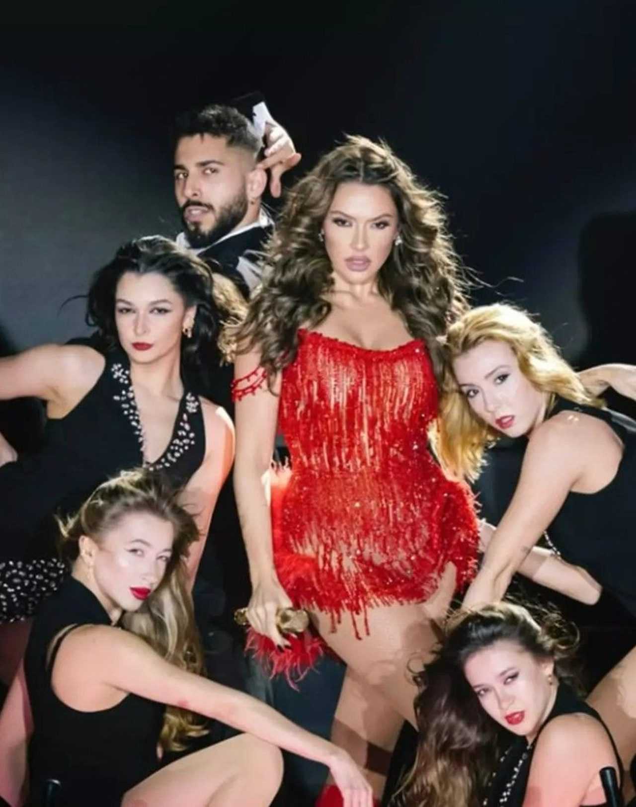Doğallık Cesareti: Hadise Sosyal Medyayı İkiye Böldü 5 Dogallik Cesareti Hadise Sosyal Medyayi Ikiye Boldu 6