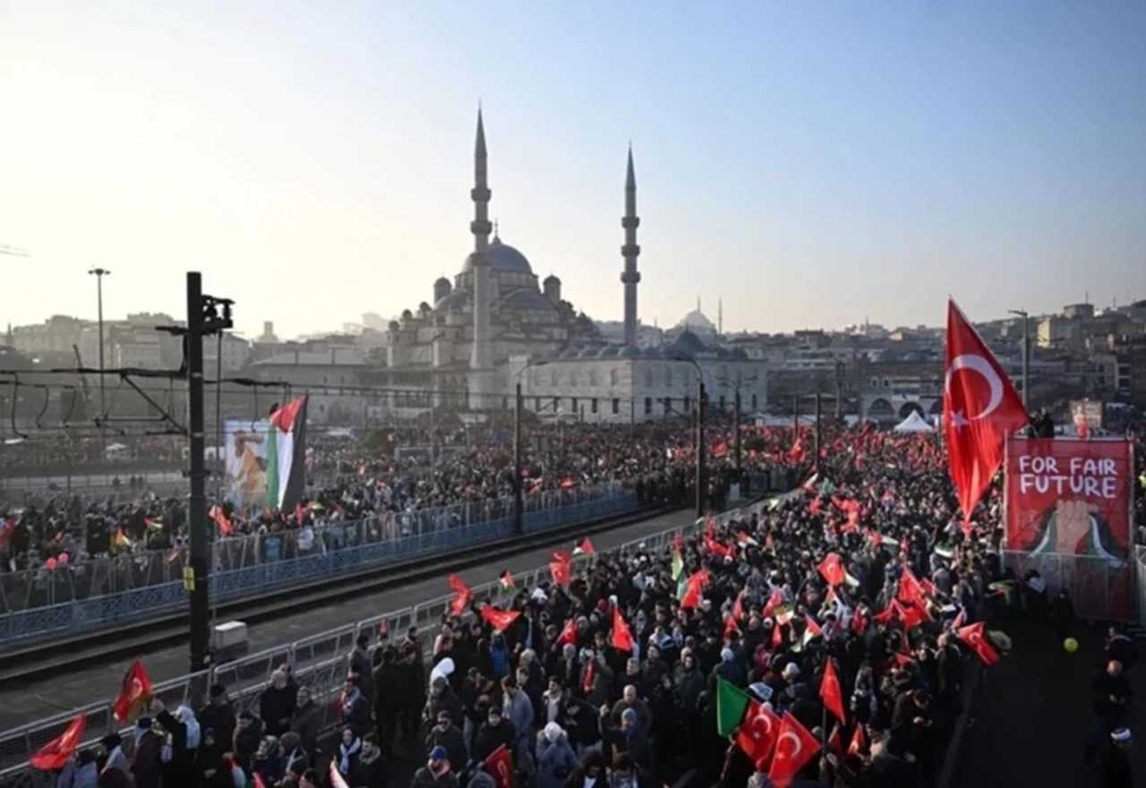 Galata Köprüsü’nde Filistin İçin Tek Ses 3 Galata Koprusunde Filistin Icin Tek Ses 4