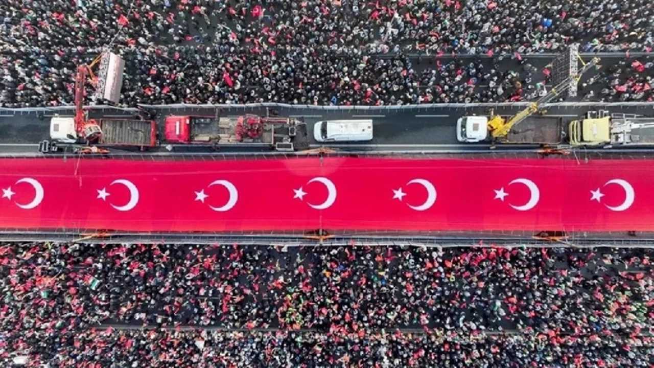 Galata Köprüsü’nde Filistin İçin Tek Ses 5 Galata Koprusunde Filistin Icin Tek Ses 6