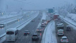 İstanbul’da Etkili Olan Kar Yağışı Trafiği Durdurdu