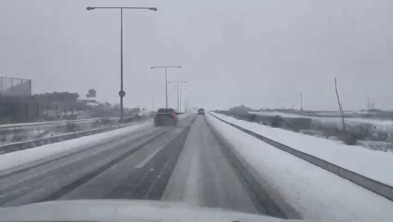 Istanbulda Etkili Olan Kar Yagisi Trafigi Durdurdu 4