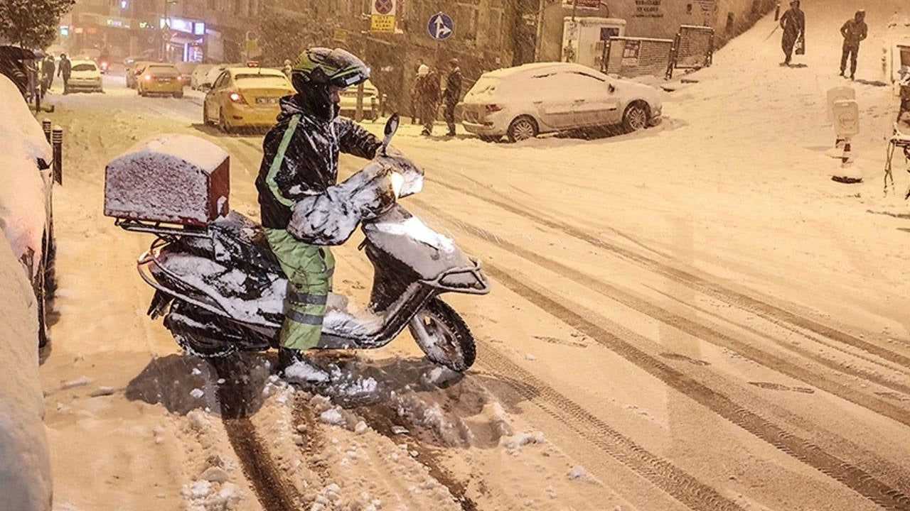 İstanbul’da Kar Alarmı: Kuryelere Trafik Yasağı 1 Istanbulda Kar Alarmi Kuryelere Trafik Yasagi 2