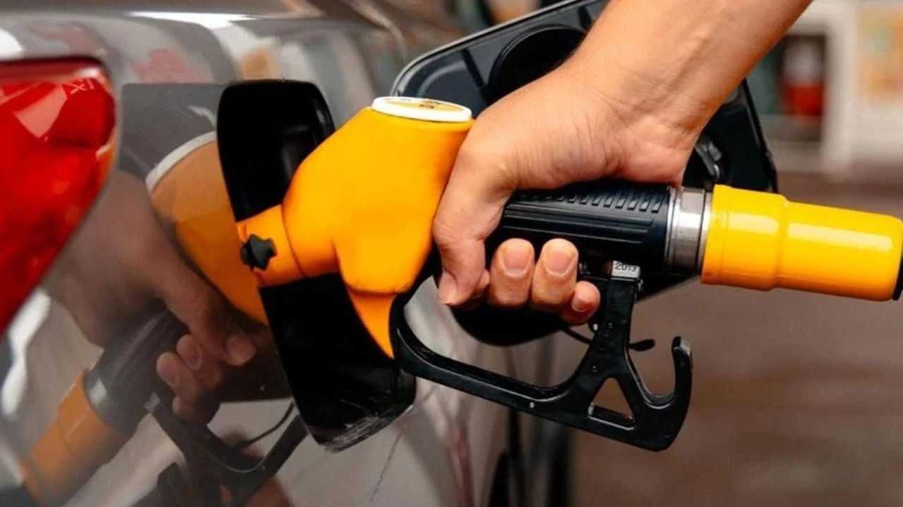 Motorin Fiyatlarında Şok Zam: Litre 58 TL’yi Zorluyor 5 Motorin Fiyatlarinda Sok Zam Litre 58 TLyi Zorluyor 6