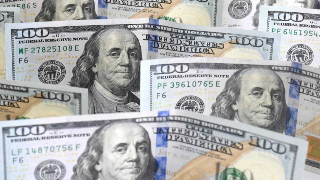 Dolar ve Euro Güne Yatay Olarak Başladı 4 Dolar ve Euro Gune Yatay Olarak Basladi 4