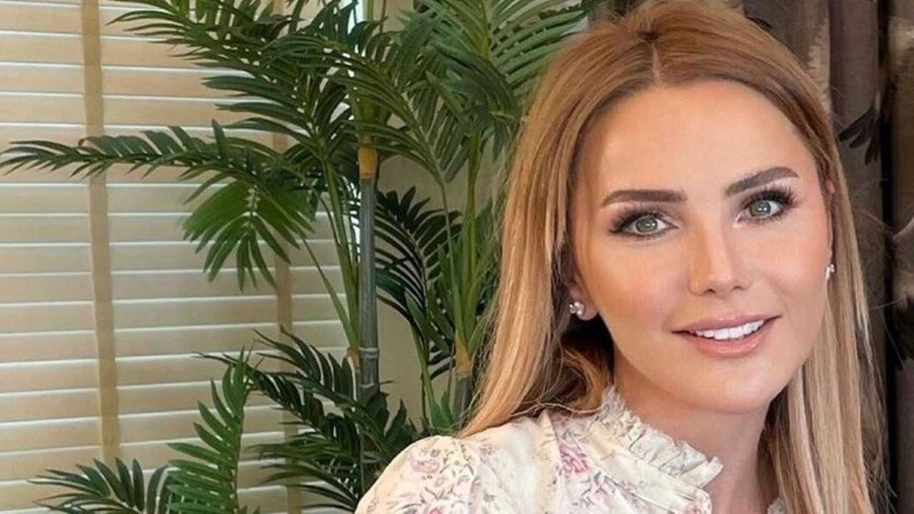 Ece Erken’den Olay Karar! Aylık Kazancı Dudak Uçuklattı 5 Ece Erkenden Olay Karar Aylik Kazanci Dudak Ucuklatti 6