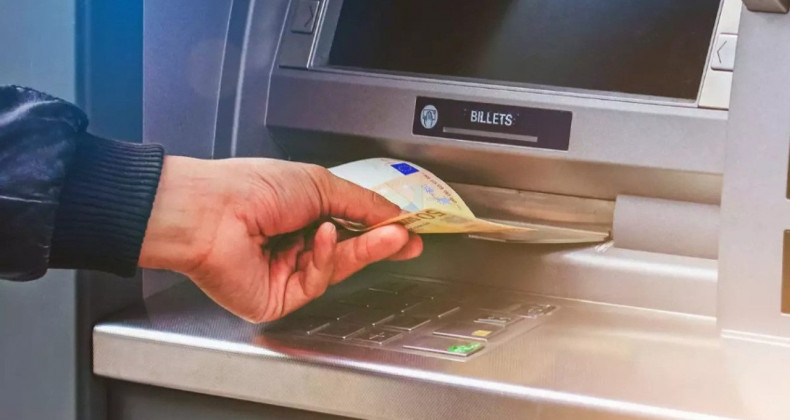 Fransa ATM’leri Kapatıyor, Nakit Tartışması Büyüyor