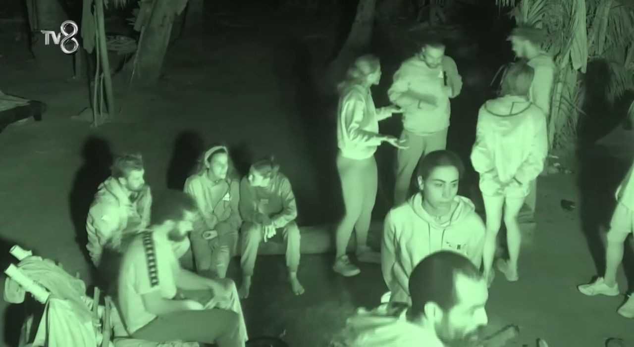 Survivorda Yemek Krizi Unluler Kazandi Onur Alp Potada 5