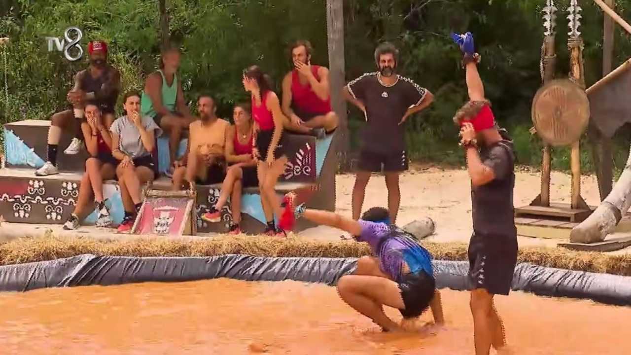 Çamur, Zil ve Bayrak Mücadelesi: Survivor’da Heyecan Dorukta 5 Camur Zil ve Bayrak Mucadelesi Survivorda Heyecan Dorukta 6