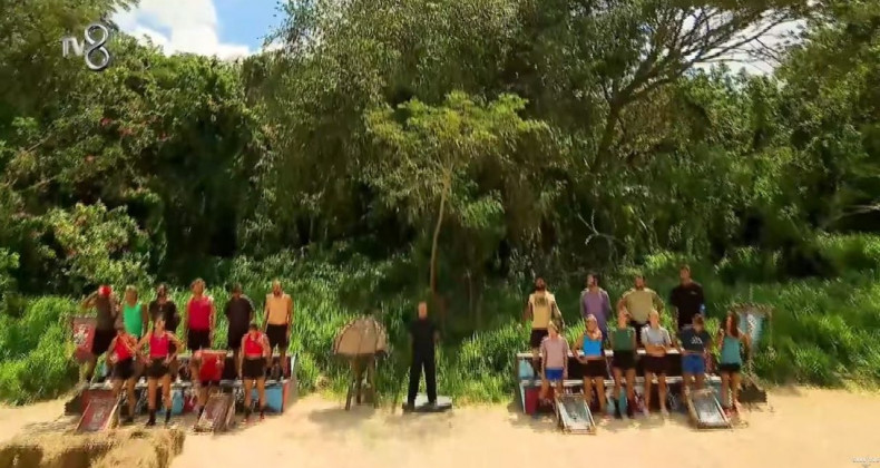 Survivor’da Kavga! Nefise İle Nagihan Karşı Karşıya Geldi