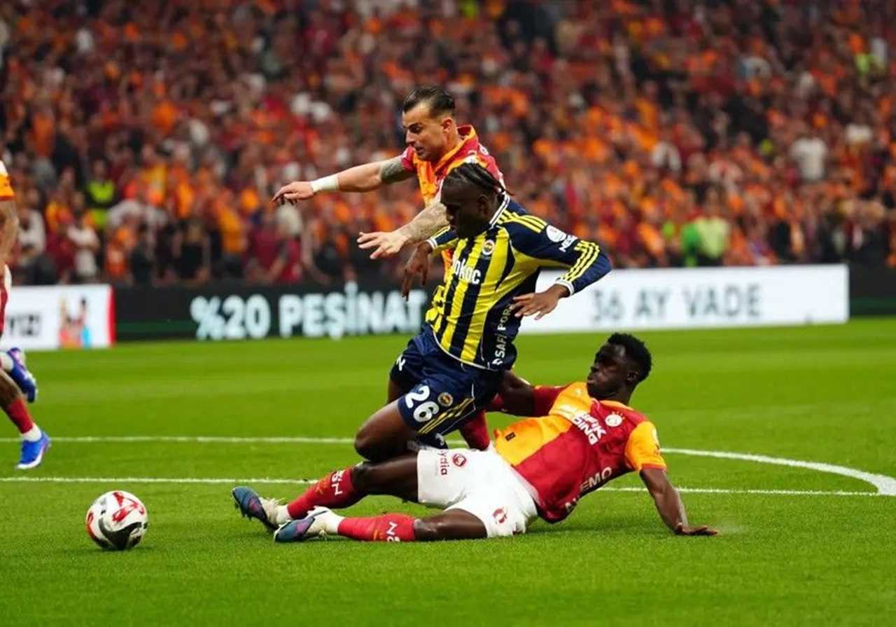 Fenerbahçe’ye Ağır Darbe! Galatasaray Derbiyi Farklı Kazandı 11 Fenerbahceye Agir Darbe Galatasaray Derbiyi Farkli Kazandi 12