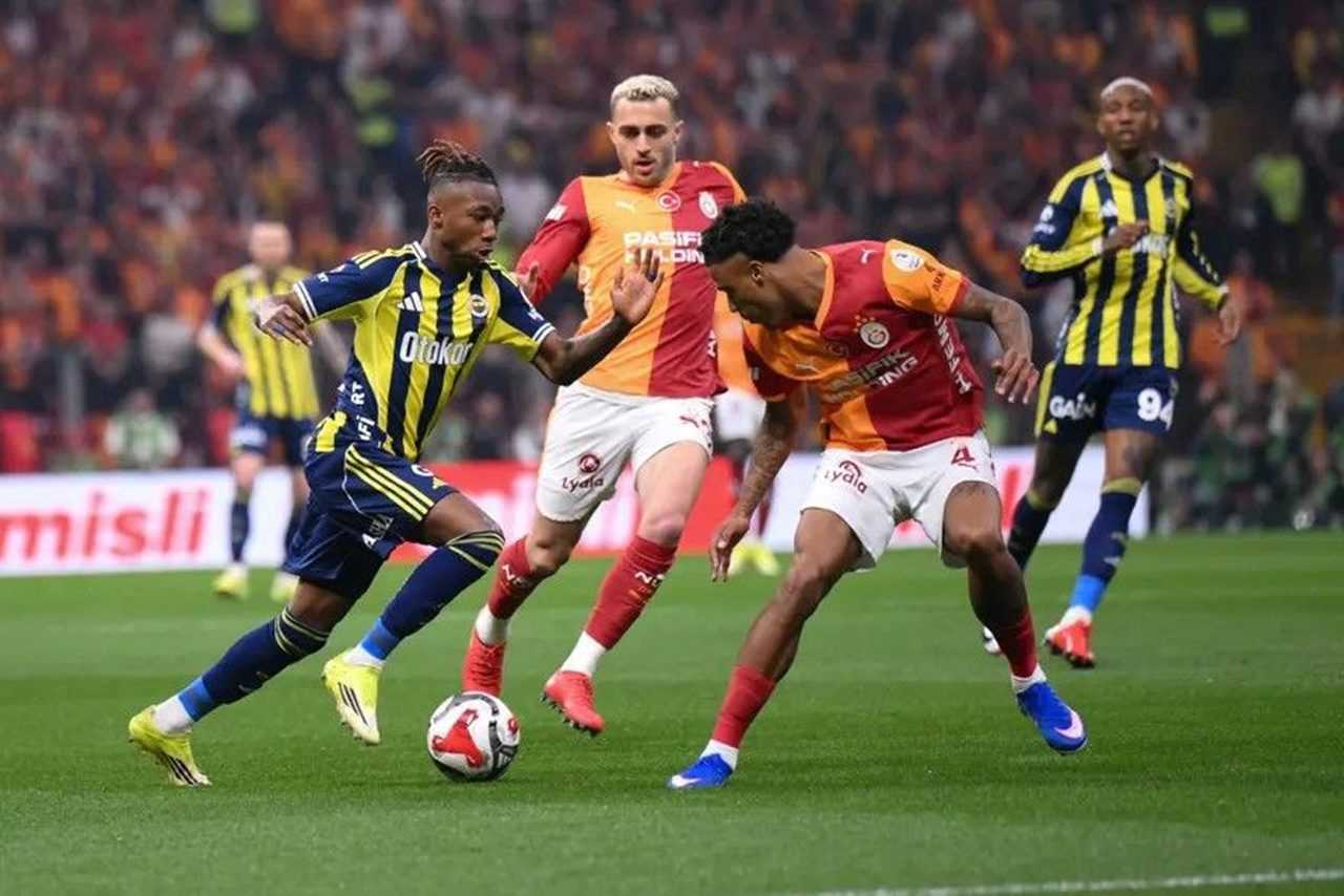 Fenerbahçe’ye Ağır Darbe! Galatasaray Derbiyi Farklı Kazandı 5 Fenerbahceye Agir Darbe Galatasaray Derbiyi Farkli Kazandi 6