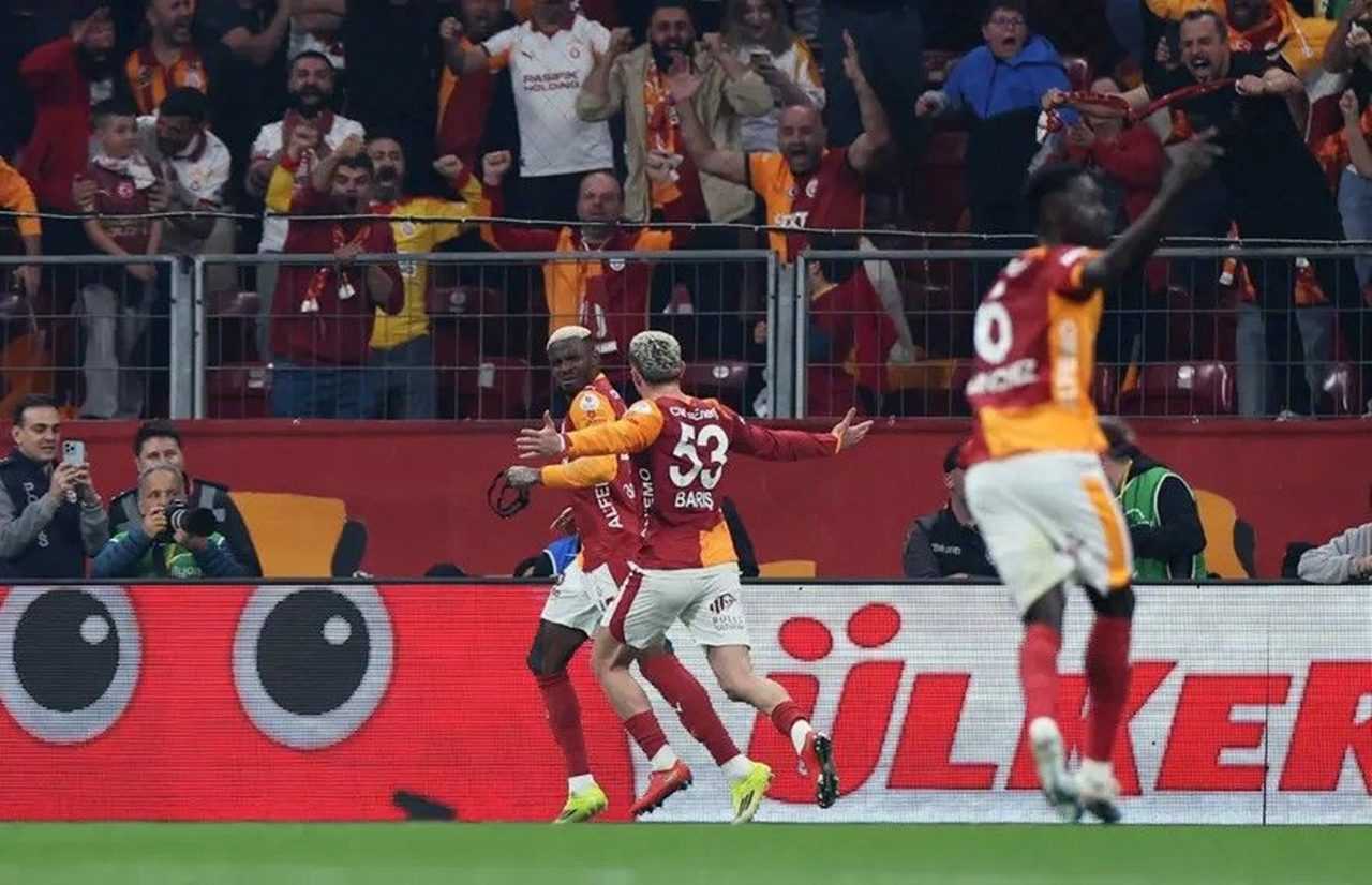 Fenerbahçe’ye Ağır Darbe! Galatasaray Derbiyi Farklı Kazandı 6 Fenerbahceye Agir Darbe Galatasaray Derbiyi Farkli Kazandi 7
