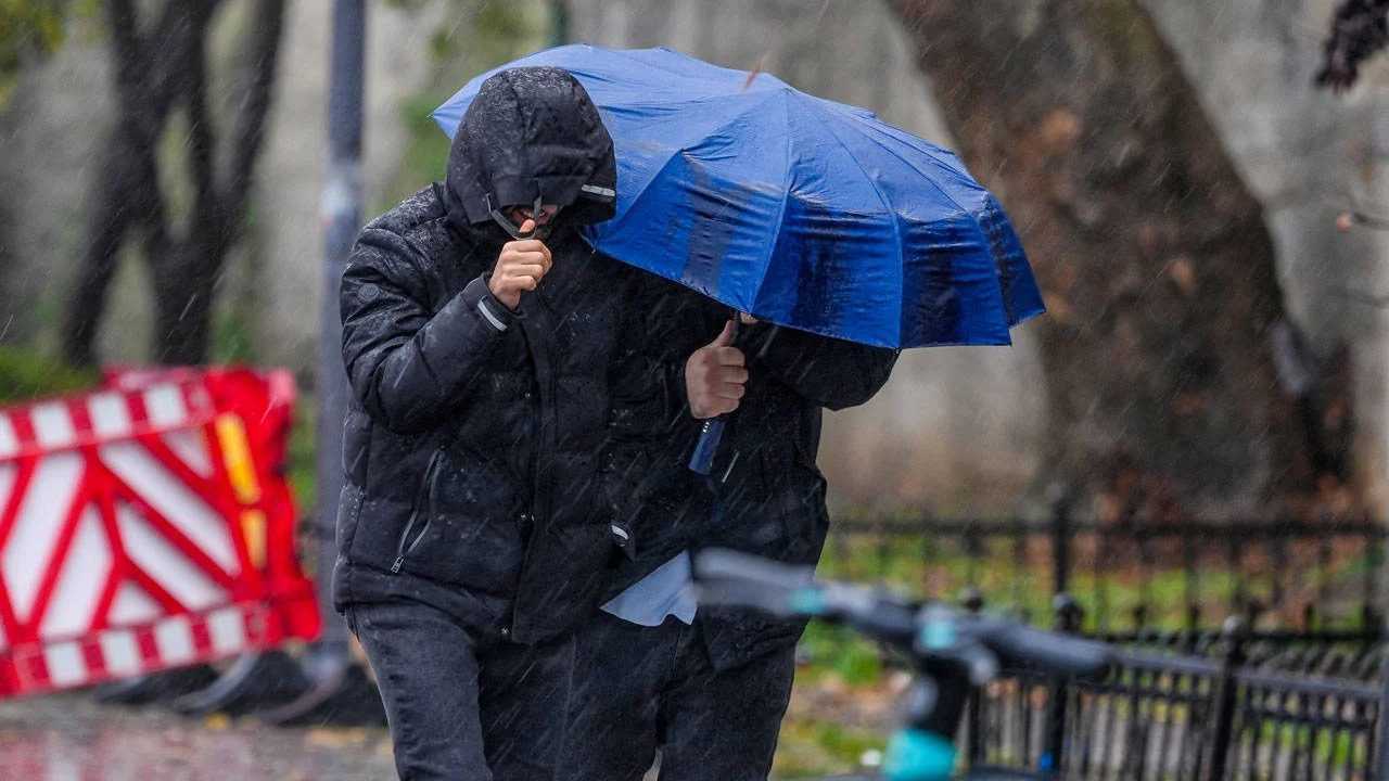 İstanbul’da Termometreler Düşüyor: Yağışlı Sistem Kapıda 4 Istanbulda Termometreler Dusuyor Yagisli Sistem Kapida 5