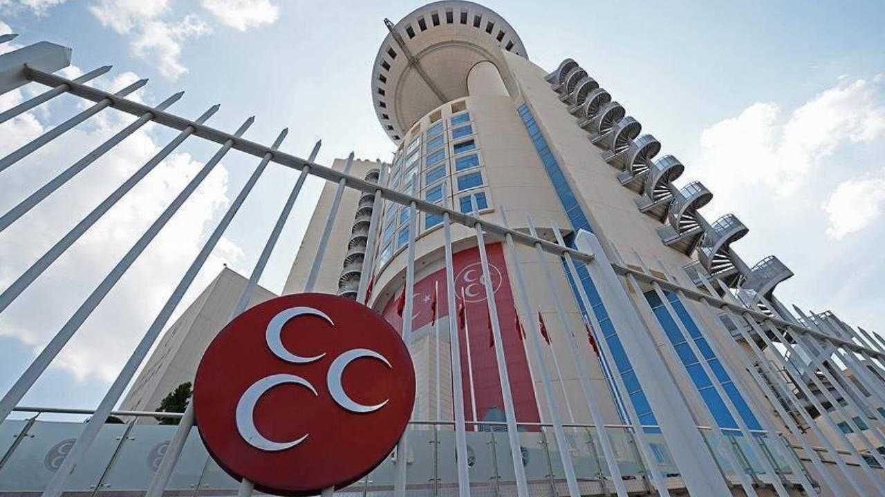 MHP Tüm Teşkilatları Tek Hamlede Feshetti 2 MHP Tum Teskilatlari Tek Hamlede Feshetti 3