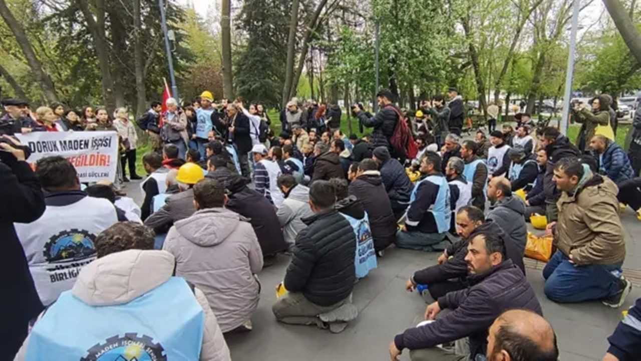 Maden İşçilerinin Alacakları Ödendi, Eylem Sona Erdi 4 Maden Iscilerinin Alacaklari Odendi Eylem Sona Erdi 5