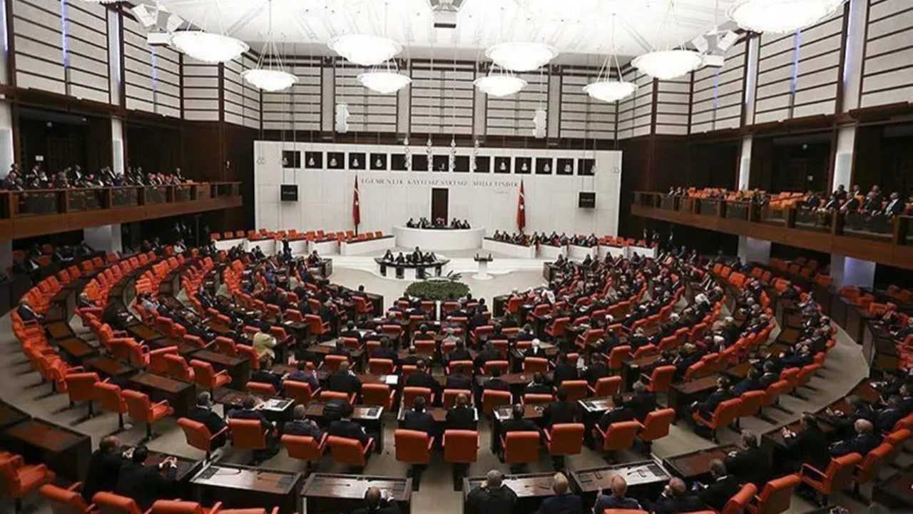Meclis’te Bayram Coşkusu, Gündemde Kritik Kararlar 1 Mecliste Bayram Coskusu Gundemde Kritik Kararlar 2