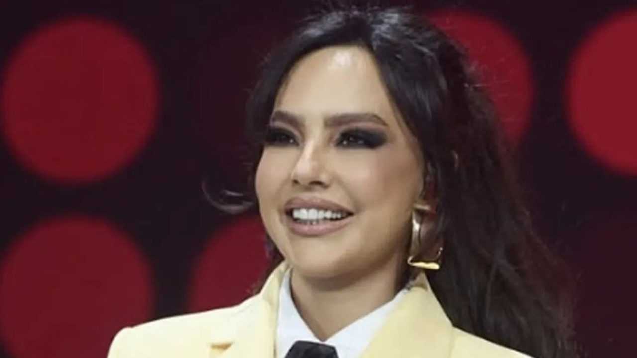 Sahnede Acikladi Ebru Gundesten Estetik Bombasi 14