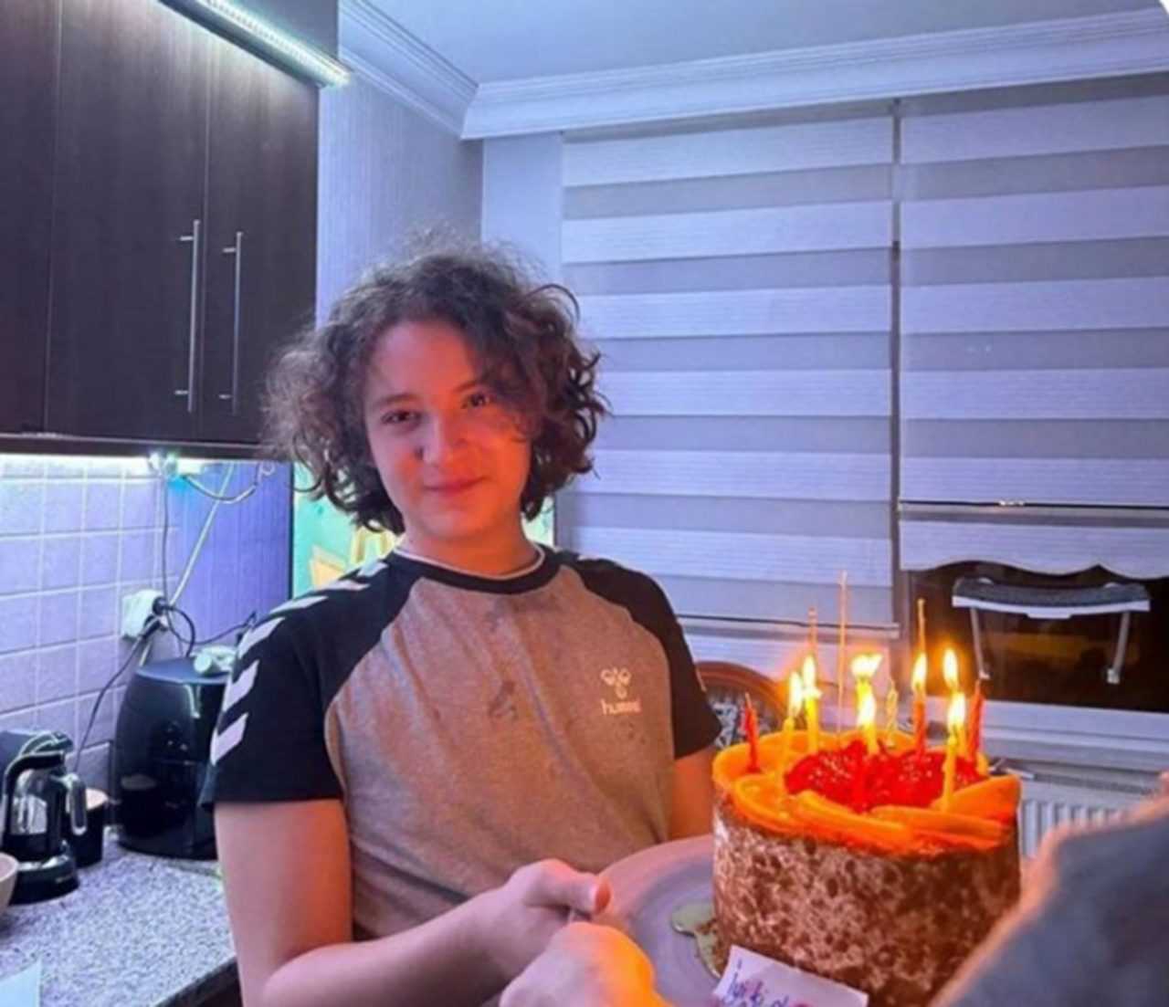 Sınıfta Sessiz Kalan Çocuk, Teneffüste Yalnız Gezen Gölge 2 Sinifta Sessiz Kalan Cocuk Teneffuste Yalniz Gezen Golge 3