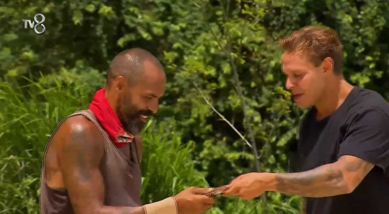 Survivor’da Dengeler Değişti: Gönüllüler Ağır Darbe Aldı 3 Survivorda Dengeler Degisti Gonulluler Agir Darbe Aldi 4