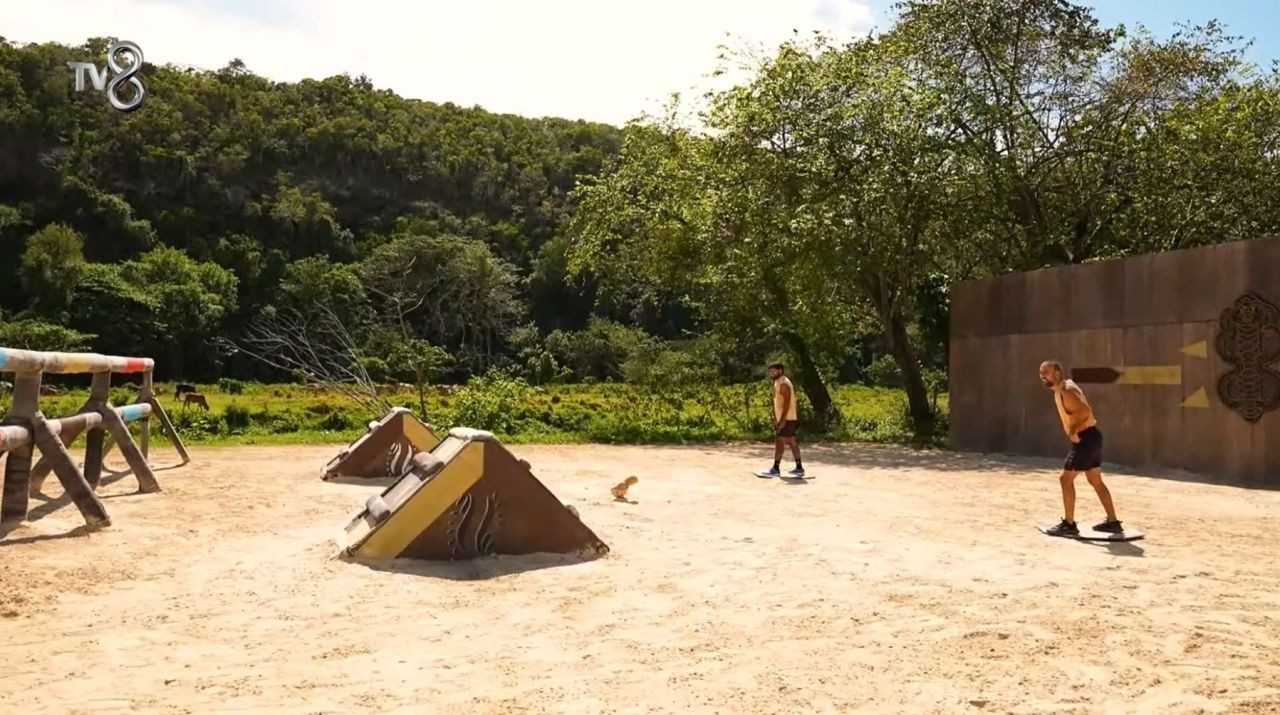Survivor’da Dengeler Değişti: Gönüllüler Ağır Darbe Aldı 6 Survivorda Dengeler Degisti Gonulluler Agir Darbe Aldi 7