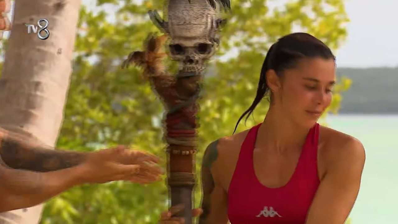 Survivor’da Şok Gelişme: Ünlüler Kazandı, Sude İsyan Etti 4 Survivorda Sok Gelisme Unluler Kazandi Sude Isyan Etti 5