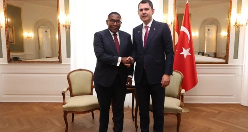 Bakan Kurum’dan Kopenhag’da Yoğun İklim Trafiği
