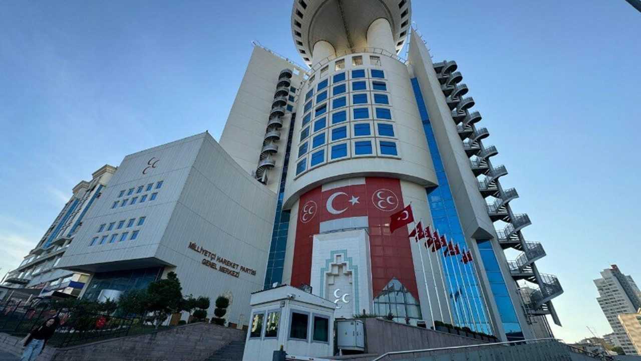 Bayram Diplomasisi Başlıyor: Siyasette Yoğun Ziyaret Trafiği 2 Bayram Diplomasisi Basliyor Siyasette Yogun Ziyaret Trafigi 3
