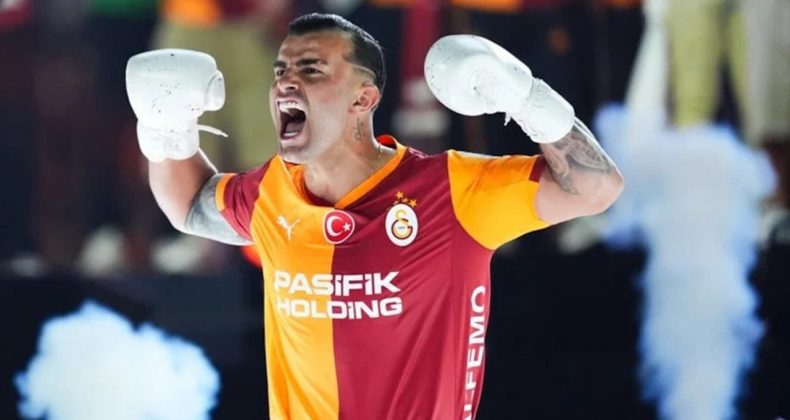 Boks Eldivenleriyle Coştu, Tribünleri Ayağa Kaldırdı