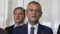 CHP’de Sarsıcı Gece: Genel Başkanlık Mührü Emanete Bırakıldı
