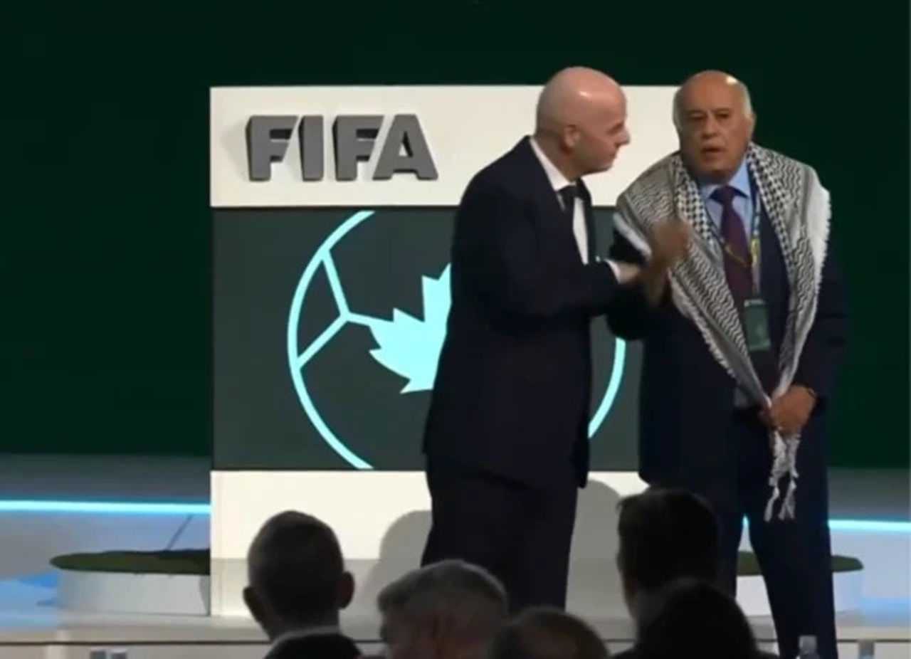 El Sıkışma Krizi FIFA Kongresine Damga Vurdu 1 El Sikisma Krizi FIFA Kongresine Damga Vurdu 2