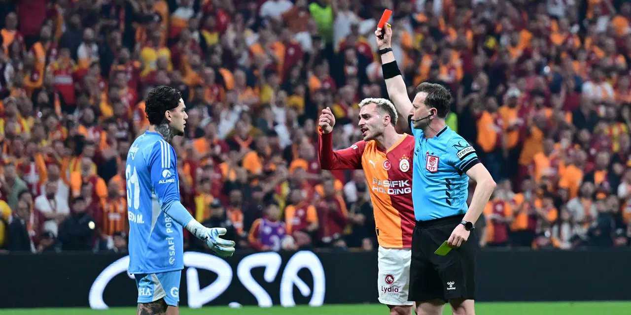 Galatasaray-Antalyaspor Maçında Hakem Tartışması 2 Galatasaray Antalyaspor Macinda Hakem Tartismasi 3