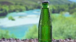Milyonlarca Şişe Maden Suyu Raflardan Toplanıyor